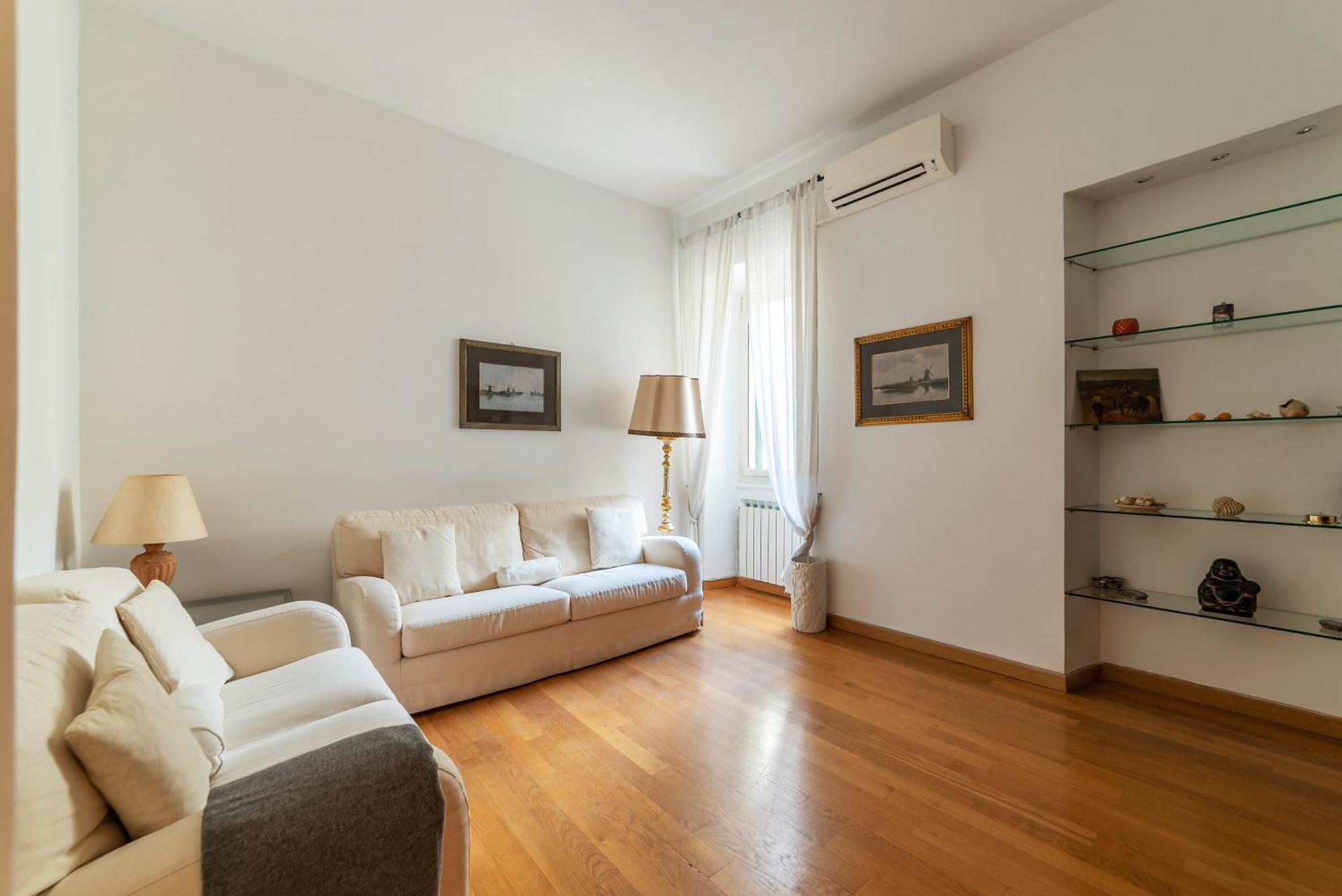 Accogliente E Colorato, A Pochi Passi Dal Colosseo - Fromhometorome Rome