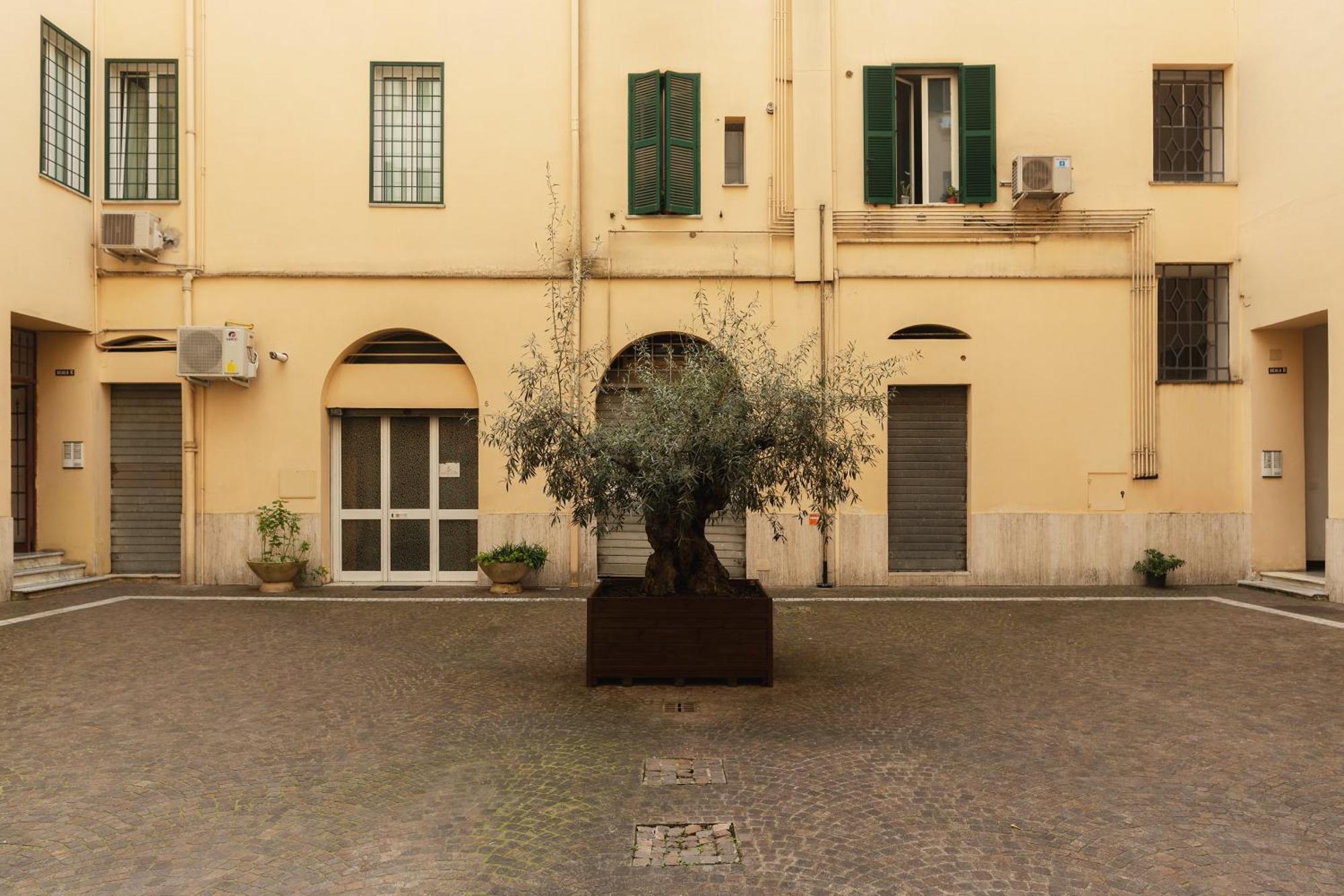 Apartment Accogliente E Colorato, A Pochi Passi Dal Colosseo - Fromhometorome Rome