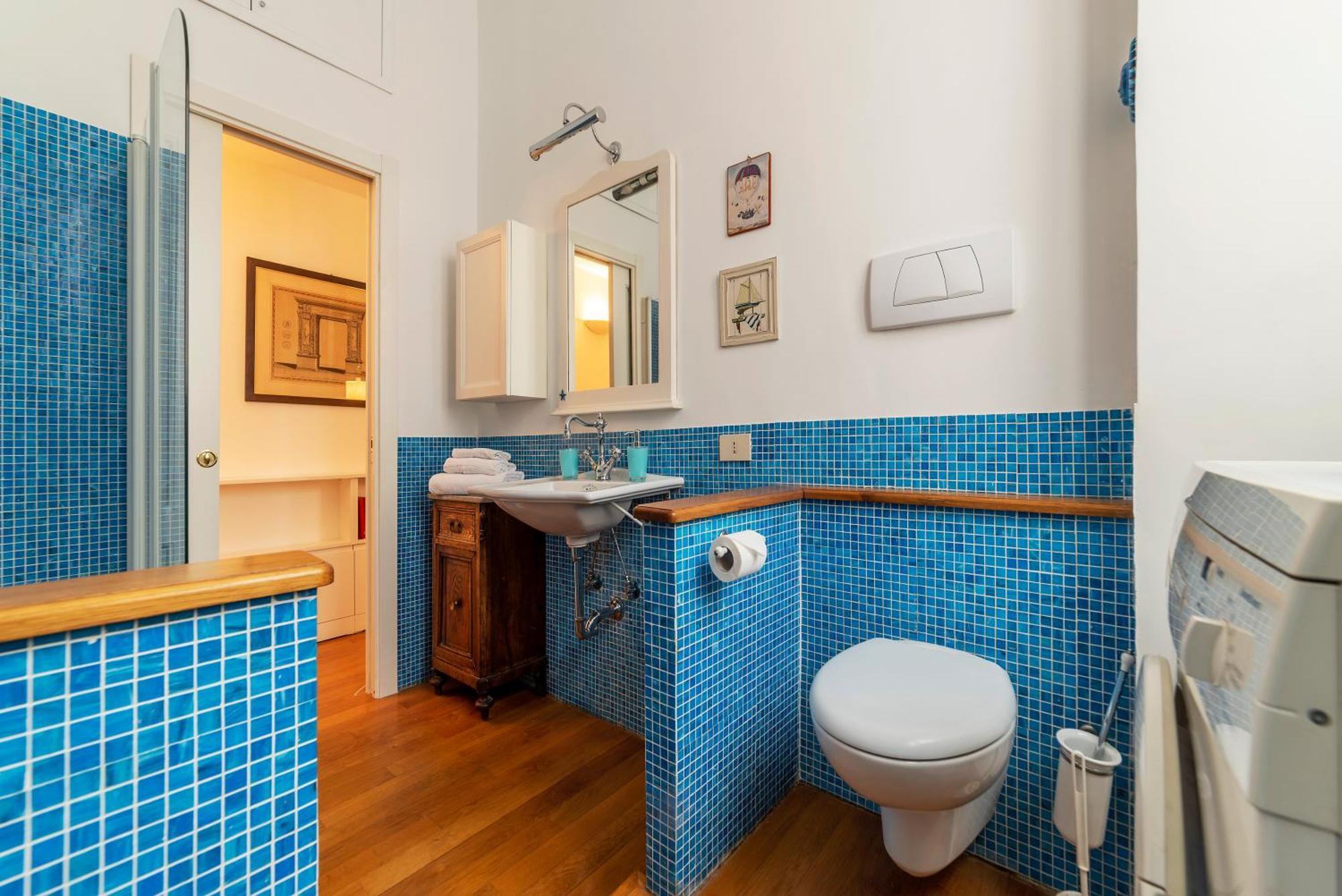 Accogliente E Colorato, A Pochi Passi Dal Colosseo - Fromhometorome Apartment Rome