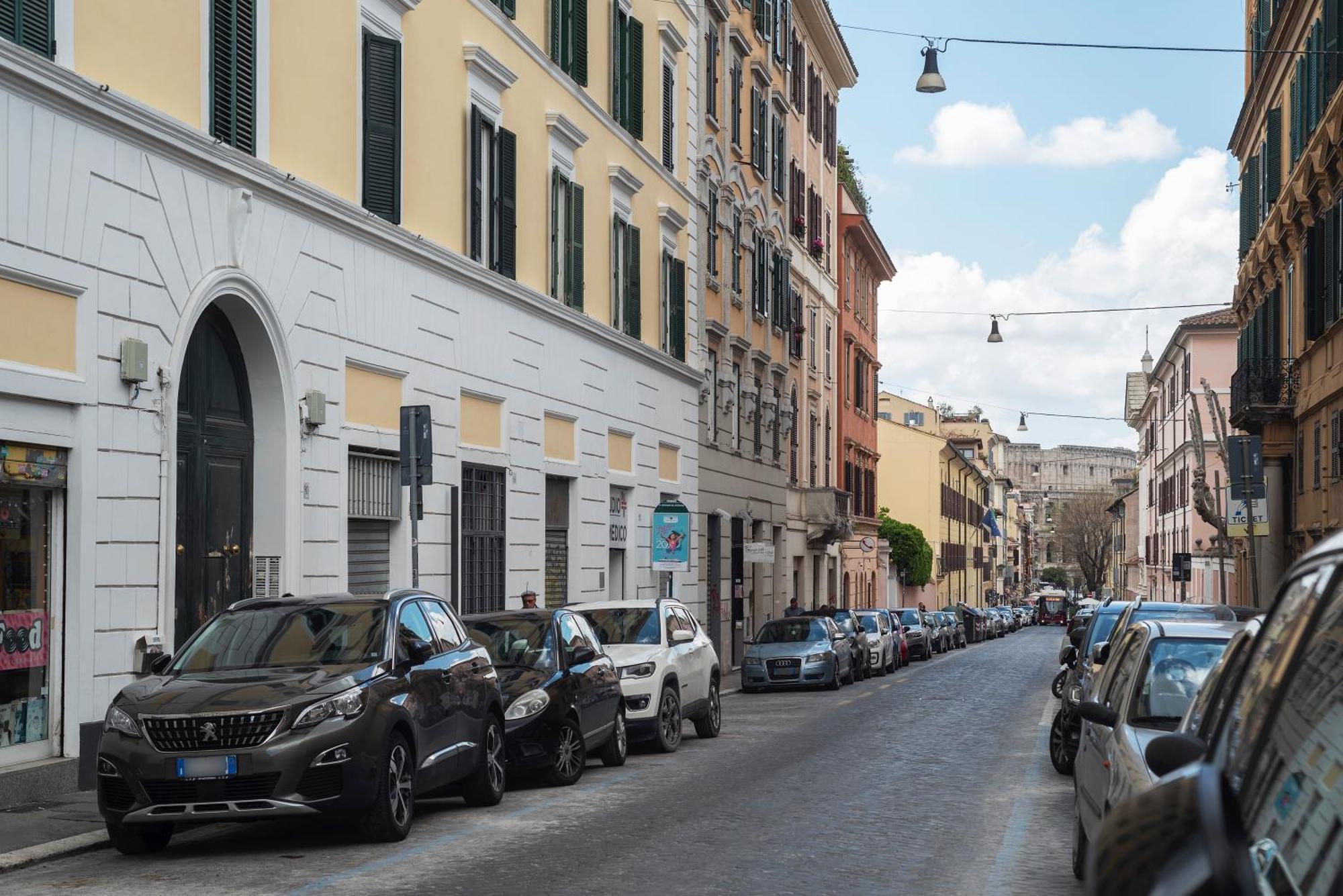 Appartement Accogliente E Colorato, A Pochi Passi Dal Colosseo - Fromhometorome